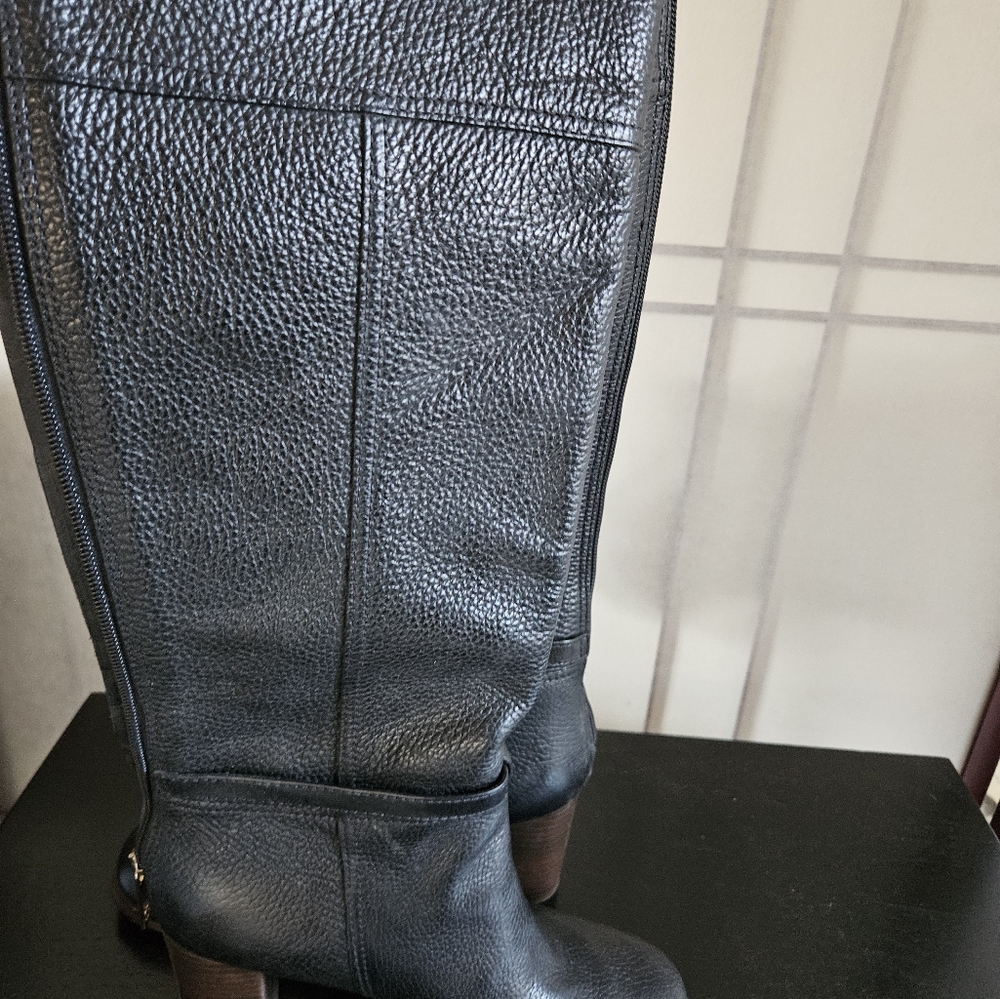 Women Boots - Picture 6 of 7